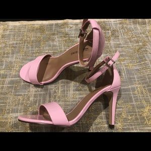 Size 7 pink heels